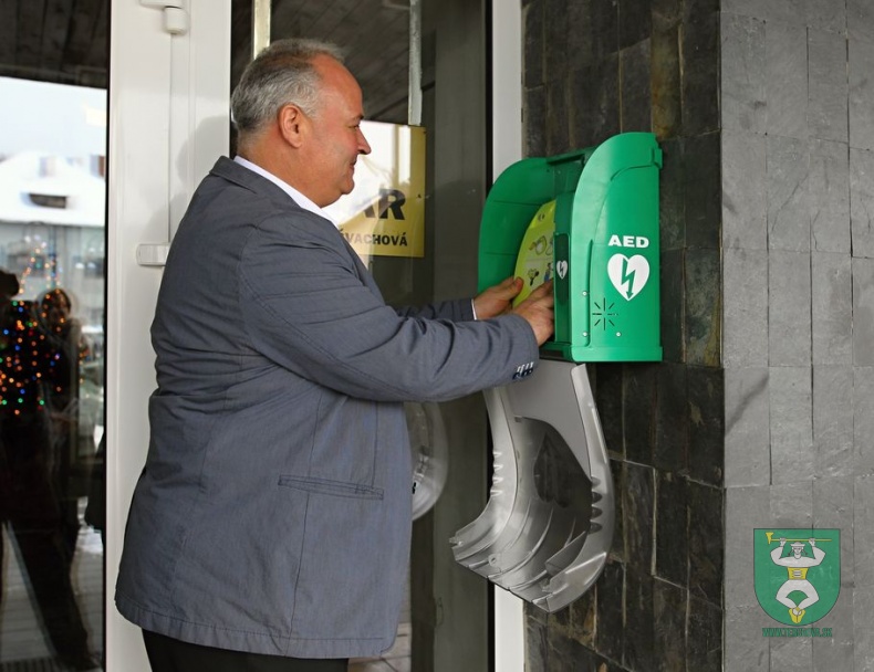 Prijatie daru - elektronický defibrilátor AED-94