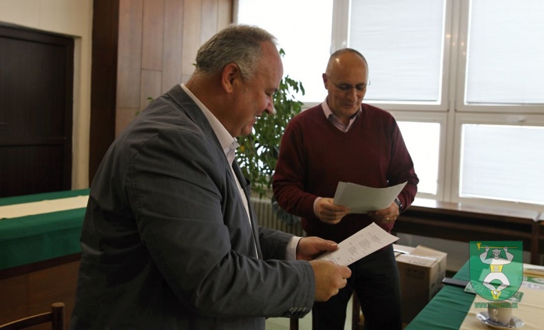 Prijatie daru - elektronický defibrilátor AED-24