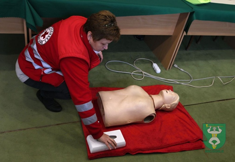 Prijatie daru - elektronický defibrilátor AED-33
