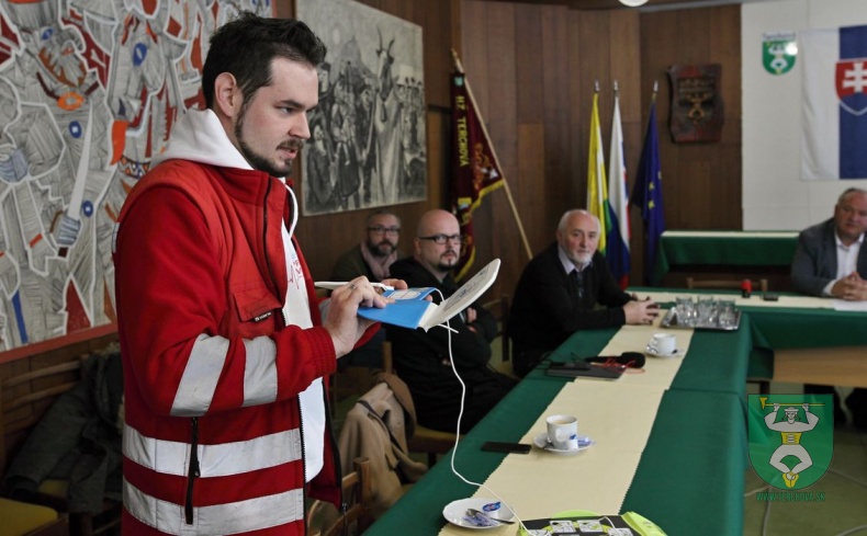 Prijatie daru - elektronický defibrilátor AED-34