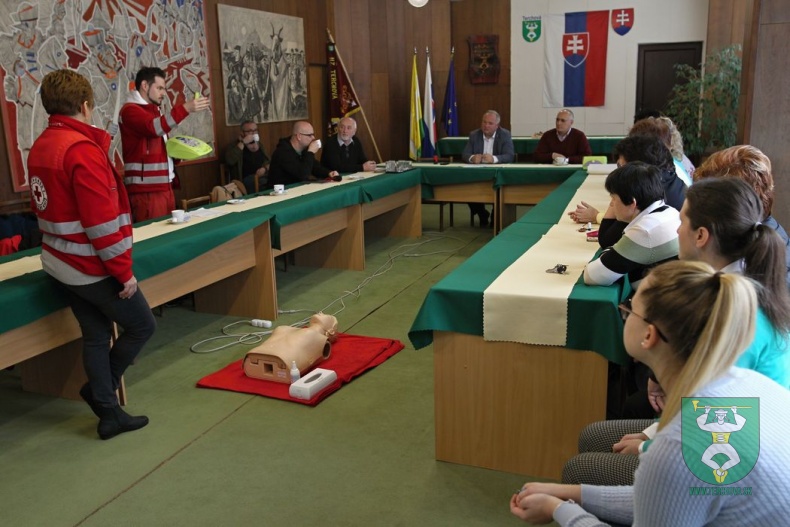 Prijatie daru - elektronický defibrilátor AED-27