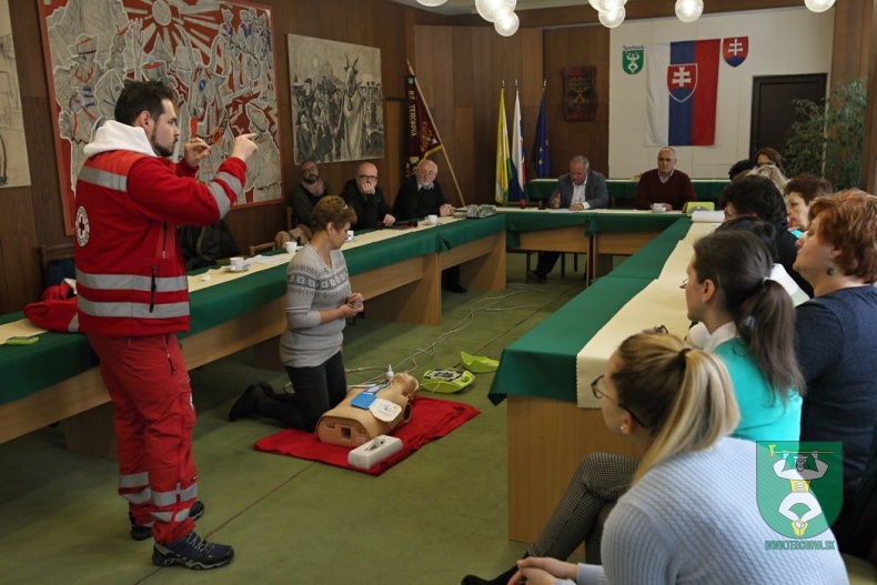 Prijatie daru - elektronický defibrilátor AED-58