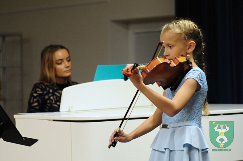 Triedny koncert žiakov Akadémia muzika-32