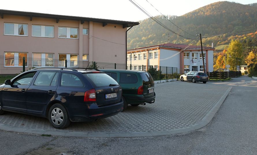 Parkovacia plocha pred ZŠ